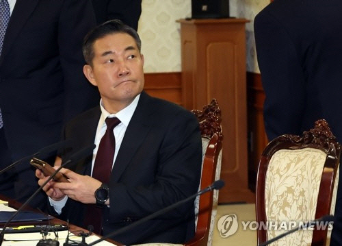 신원식 국가안보실장이 지난해 12월 14일 오후 정부서울청사에서 열린 국가안전보장회의(NSC)에 참석하기 위해 입장하고 있다. [연합뉴스]